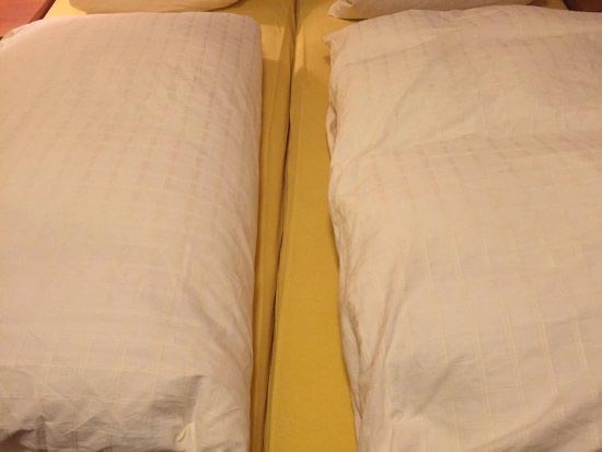 Besucherritze – Kissen & Matratze zum Wichsen